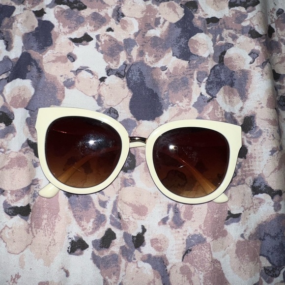 No Name sunglasses - Picture 1 of 2